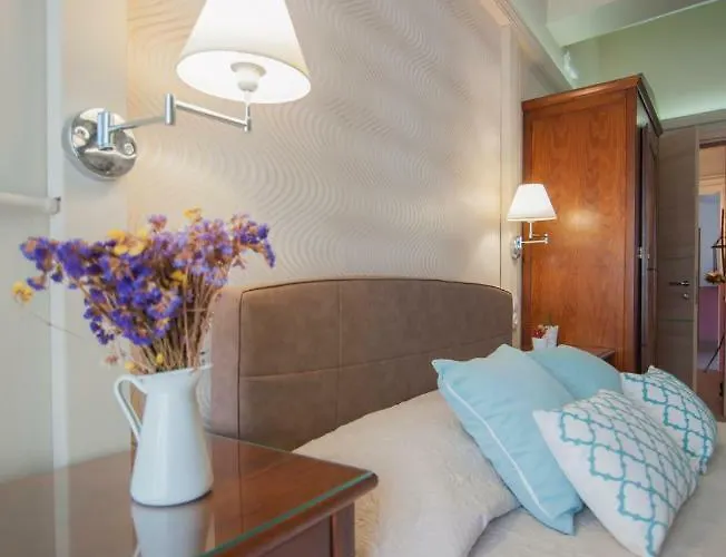 Ostria アパート エルムポリ